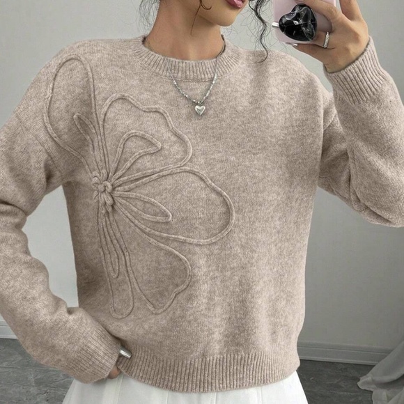 Classic Floral Textured Round Neck Knit Sweater top - Picture 4 of 9
